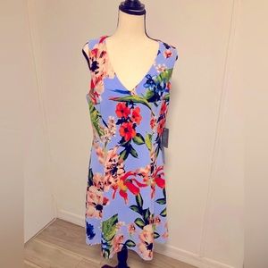 NWT  VINCE CAMUTO 👗 Fully Lined, Slimming🌸Floral🌺Dress
